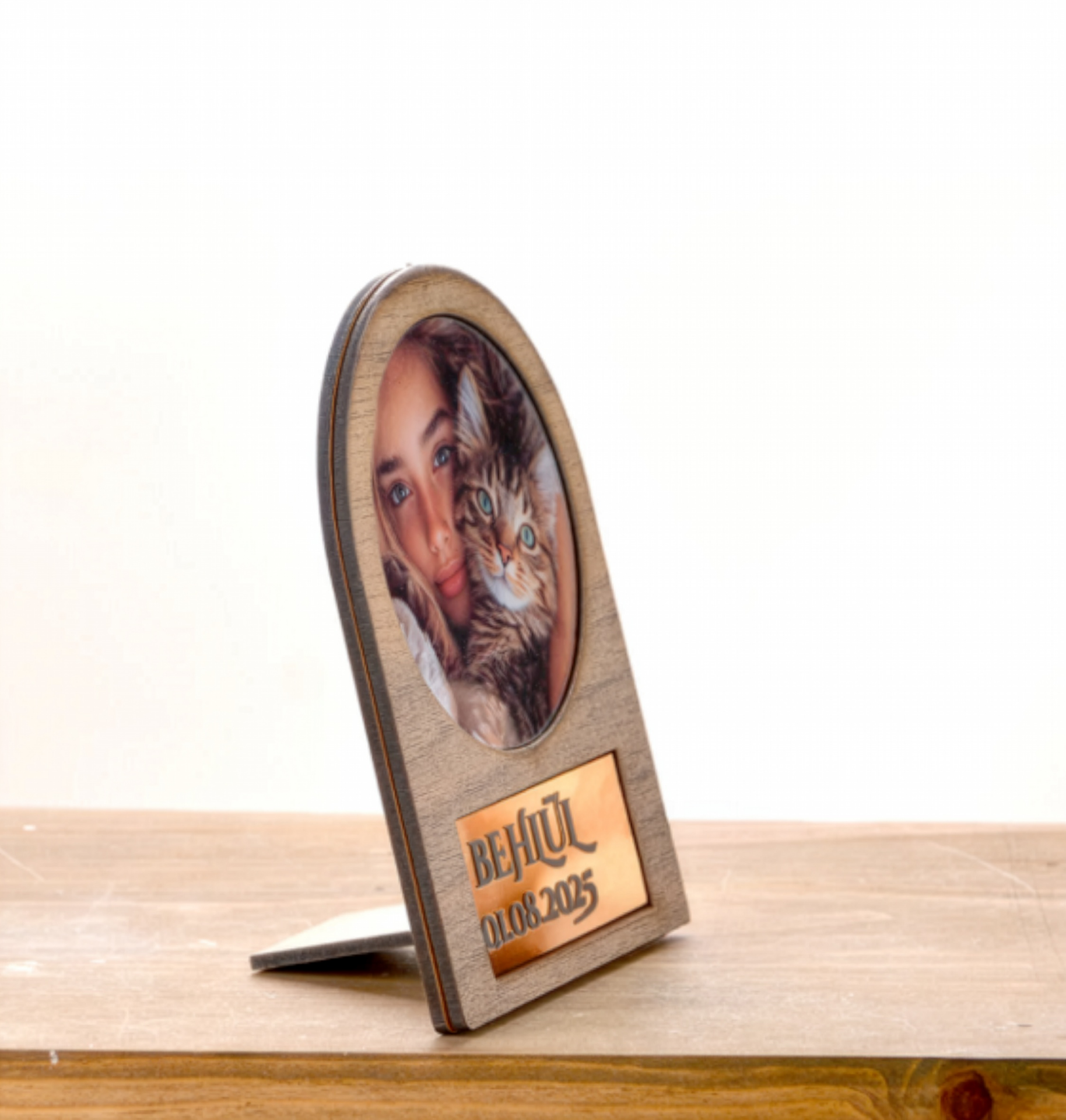 Kişiye Özel Ahşap Masa Çerçevesi – UV Baskılı Sarı Ayna  Pleksi Fotoğraf Alanı