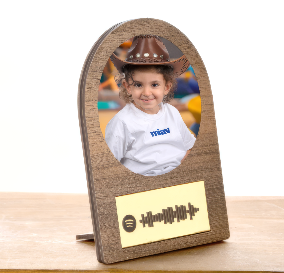 Kişiye Özel Ahşap Masa Çerçevesi – UV Baskılı Sarı Ayna  Pleksi Fotoğraf Alanı